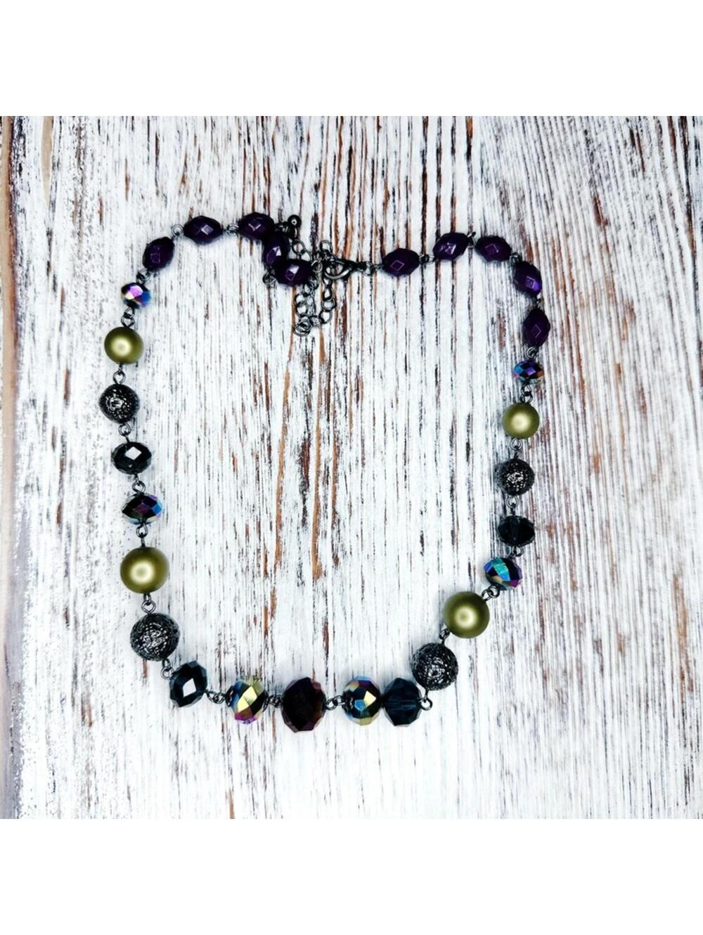 962L. Purple Plastic Bead Necklace